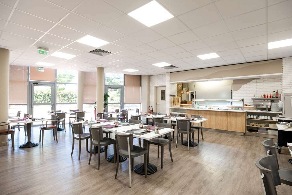 Comfort Hotel Aeroport Lyon St Exupery Colombier-Saugnieu Restaurant foto